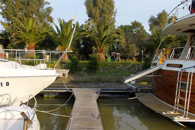 Boat And Breakfast Fiumicino - Roma Ostia Antica Exterior foto