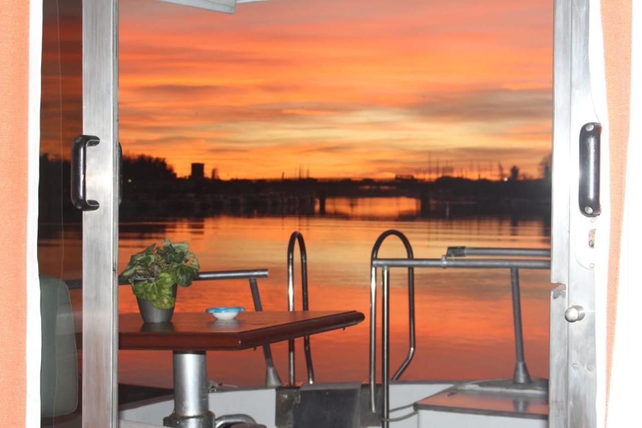 Boat And Breakfast Fiumicino - Roma Ostia Antica Exterior foto
