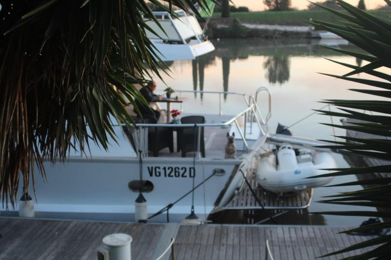 Boat And Breakfast Fiumicino - Roma Ostia Antica Exterior foto