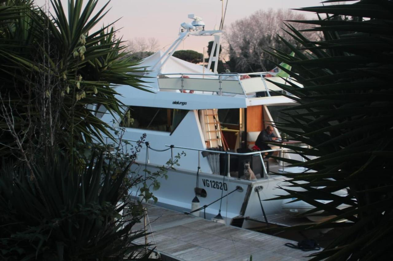 Boat And Breakfast Fiumicino - Roma Ostia Antica Exterior foto